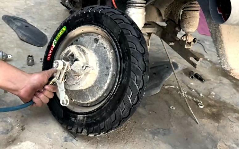 星空·综合体育官网入口 电动车标配轮胎太细，能换成更粗的吗？行内人：满足3个条件就行