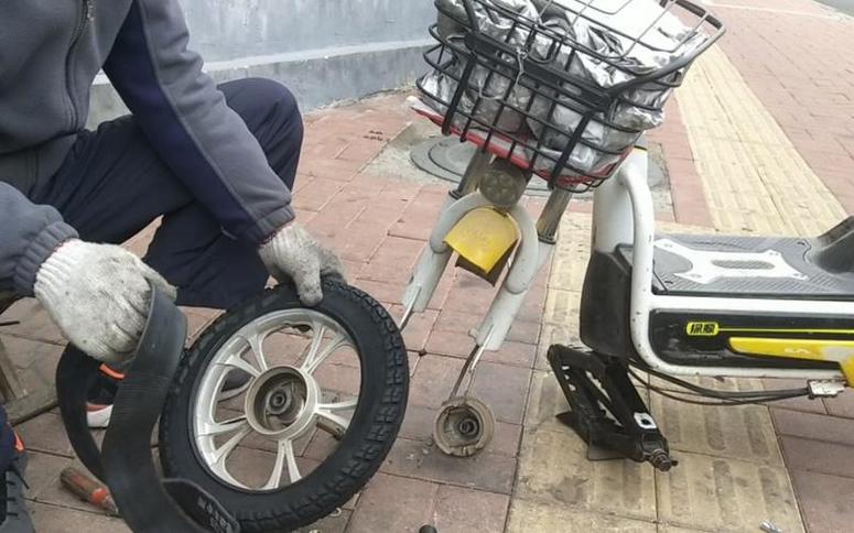 电动车换个前叉多少钱_电动车轮胎更换方法_电动车轮胎更换条件