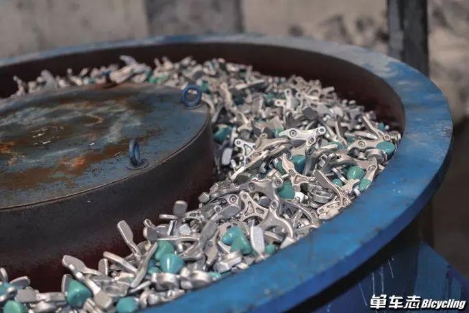 自行车刹车生产过程_V刹生产工艺详解_山地车v刹装置