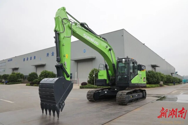 山河智能挖掘机提车作业_山河挖掘作业智能提车机怎么用_山河智能挖掘机价格查询