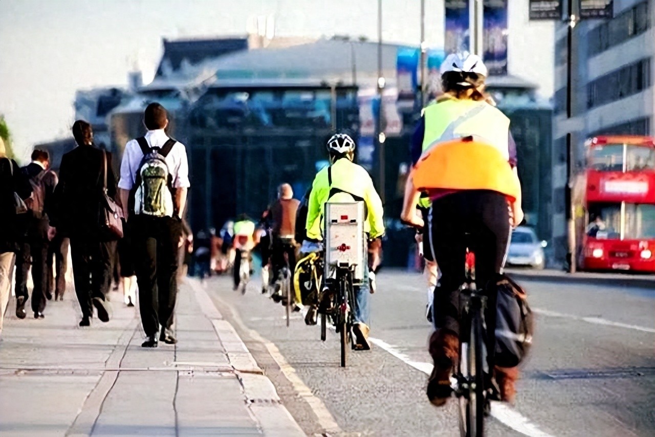 星空·综合体育官网入口 外媒评测的2025年最佳通勤自行车：满足日常实用骑行需求