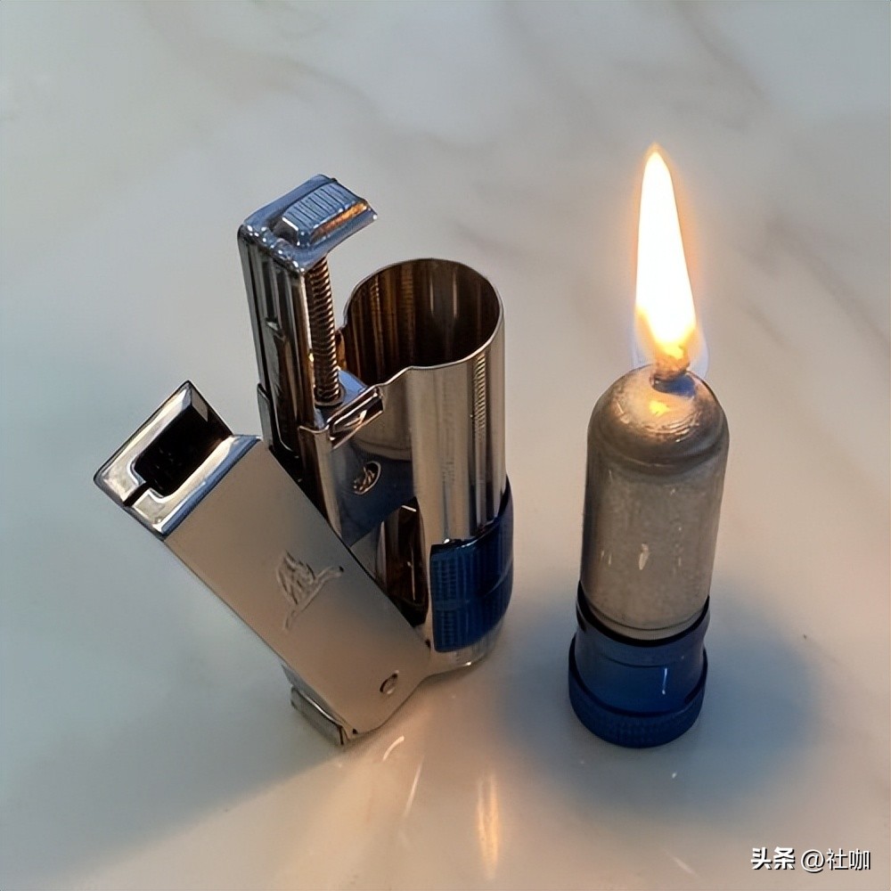 Zippo打火机收藏价值_都柏特打火机拉丝机身_zippo加油能用多久