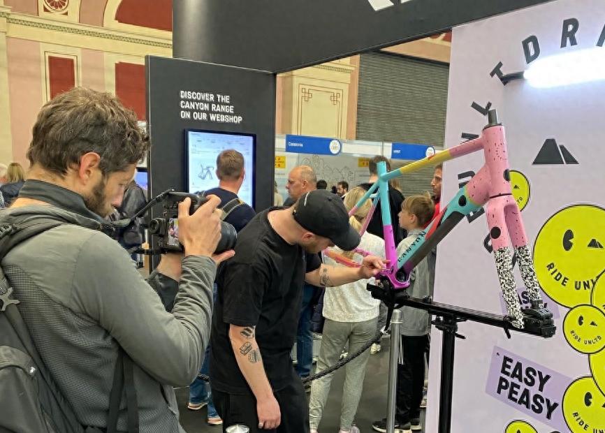 星空体育app官方下载 气动钛合金车架？探秘2022英国自行车展