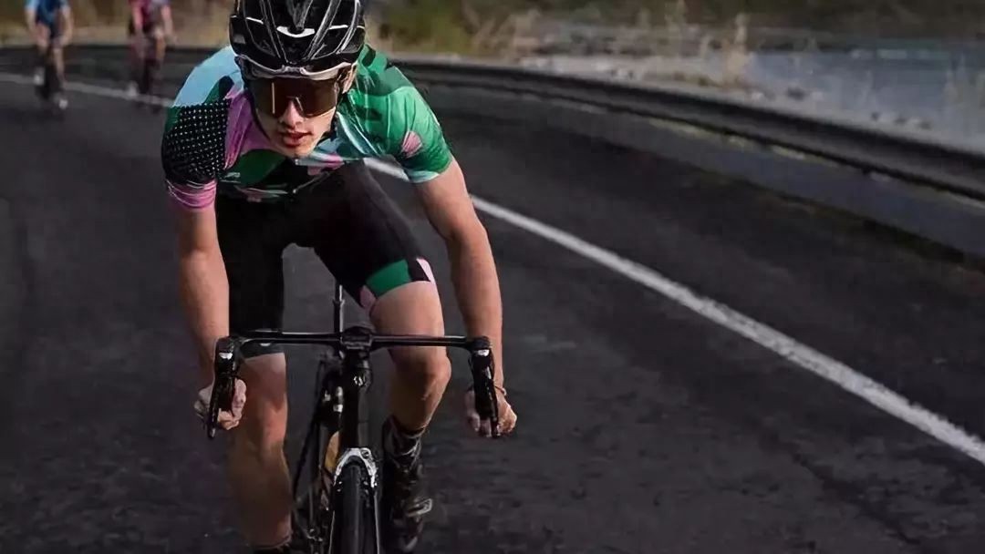 有氧运动怎么练习山地车_自行车燃脂_空中自行车运动