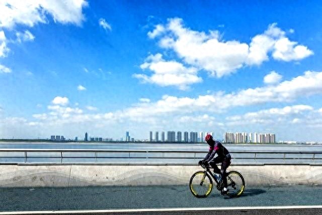 头盔选购_骑车安全_有氧运动怎么练习山地车
