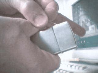 zippo用的人多吗_古银zippo用久了_用zippo点烟怎么了