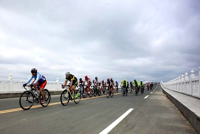 头盔选择指南_骑行安全细节_自行车运动员训练方法