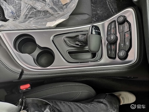 道奇挑战者SXT版 3.6L V6发动机 八速自动变速器 运动座椅_道奇挑战者参数配置