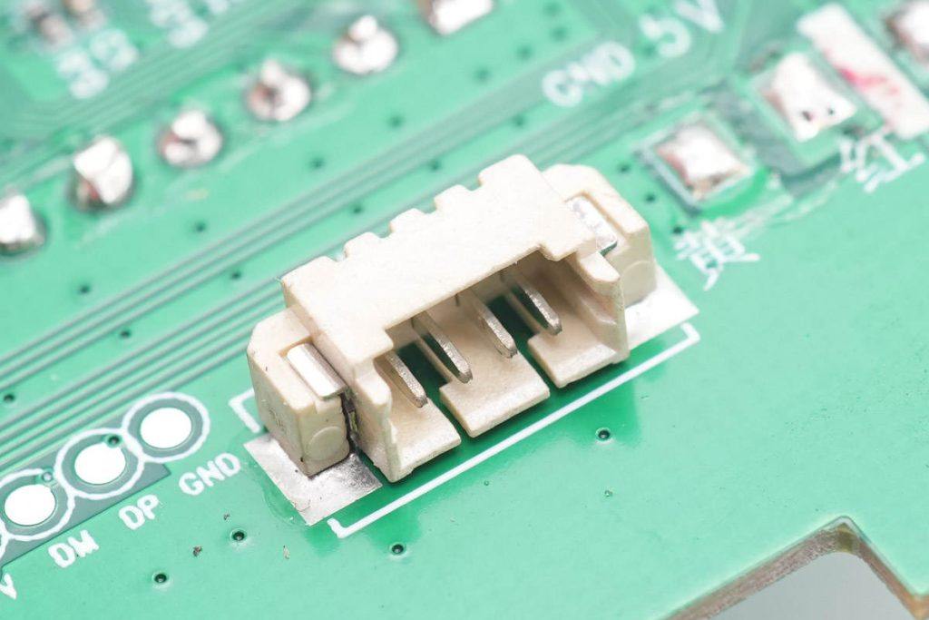 机乐堂带线款多端口车载蓝牙发射器_机乐堂车载蓝牙发射器拆解_智能蓝牙gps定位车充