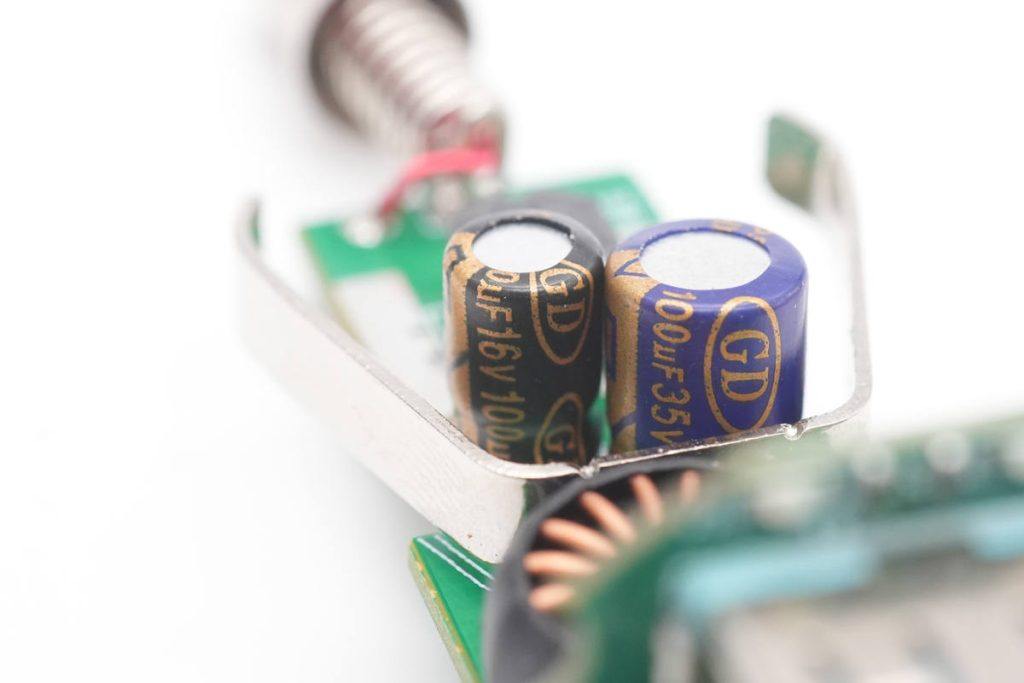 机乐堂带线款多端口车载蓝牙发射器_机乐堂车载蓝牙发射器拆解_智能蓝牙gps定位车充