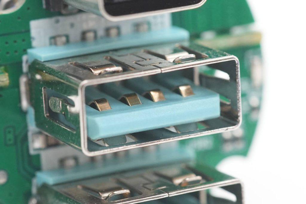 机乐堂车载蓝牙发射器拆解_智能蓝牙gps定位车充_机乐堂带线款多端口车载蓝牙发射器