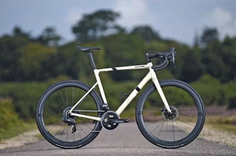 星空·体育中国官方网 2019年的铝合金公路车是什么水平？佳能戴尔CAAD13评测