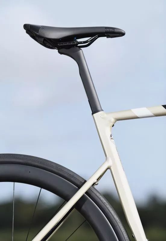 Saeco-Cannondale CAAD13 Disc 铝合金公路车_佳能戴尔 CAAD13 碳纤维性能对比_2025 cannondale evo