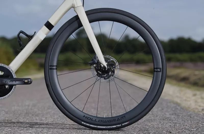 佳能戴尔 CAAD13 碳纤维性能对比_2025 cannondale evo_Saeco-Cannondale CAAD13 Disc 铝合金公路车