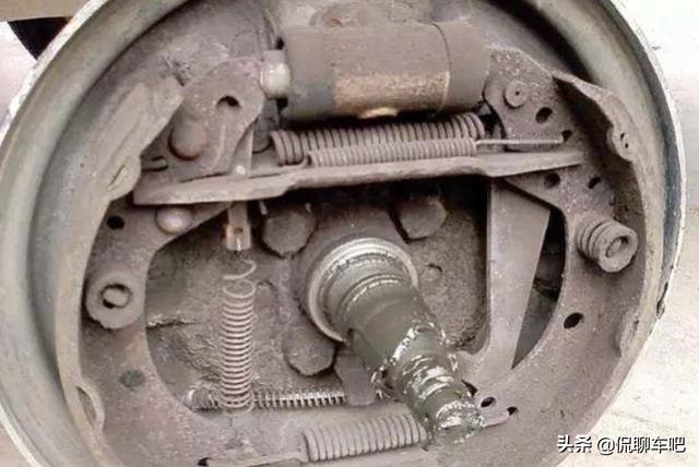 星空体育官方网站 碟刹、鼓刹哪个好，为什么？