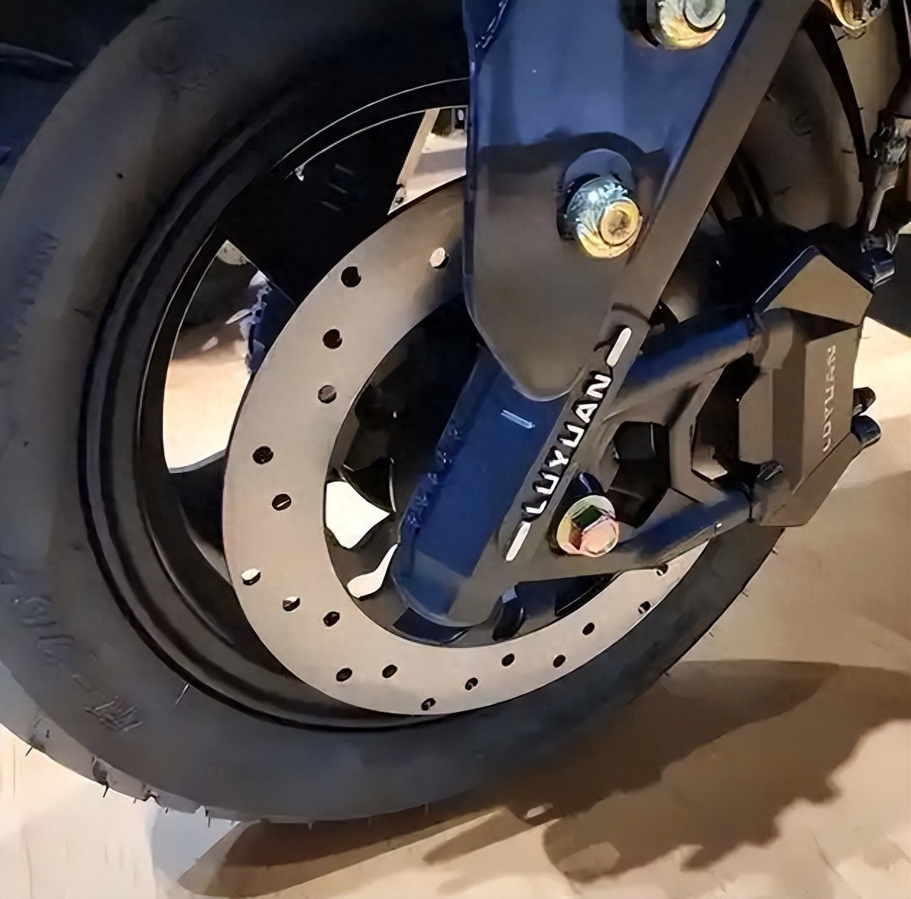 电动车前碟后鼓原因_电动车鼓刹图片_电动车刹车系统碟刹与鼓刹