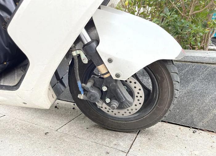 电动车刹车系统碟刹与鼓刹_电动车前碟后鼓原因_电动车鼓刹图片