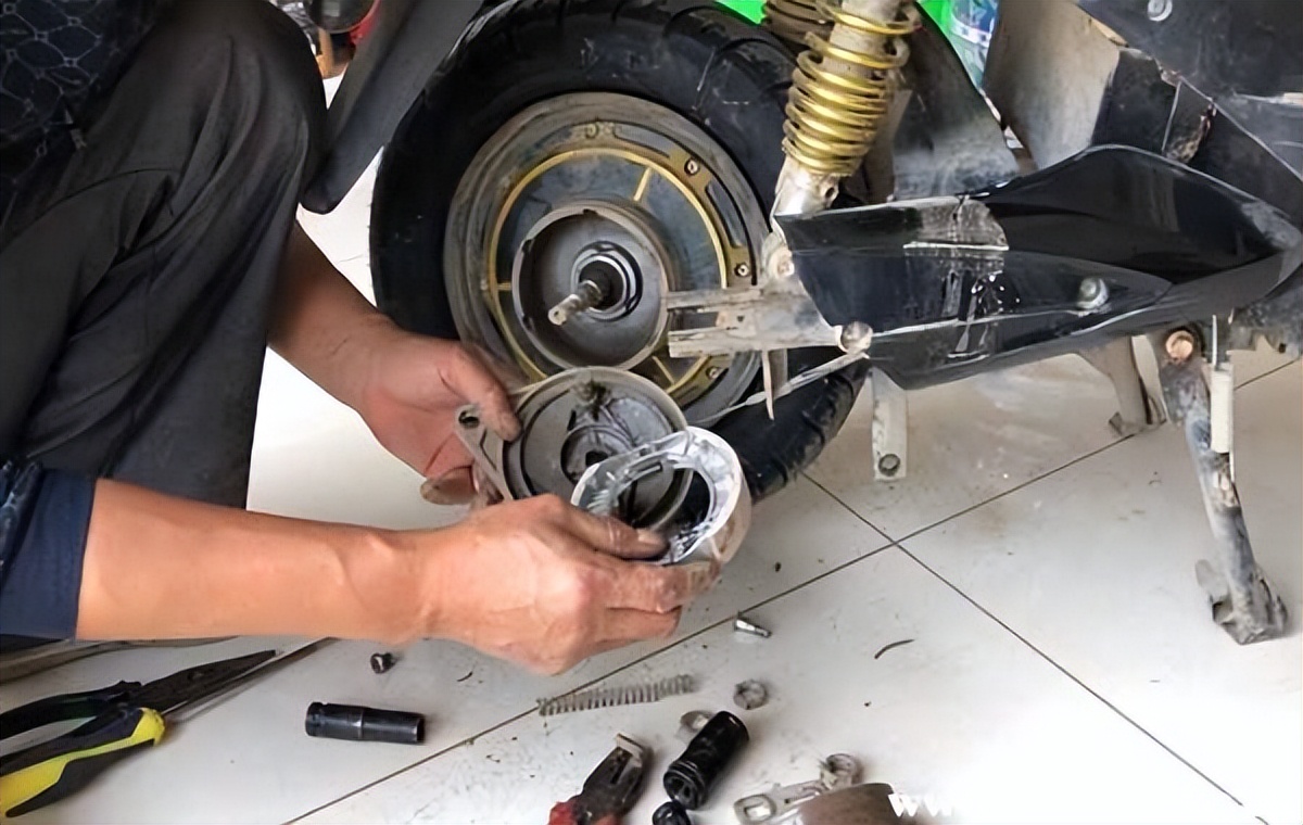 电动车鼓刹图片_电动自行车鼓刹制动优势_双碟刹制动系统成本