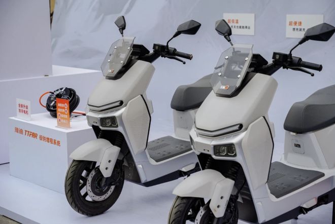 雅迪冠能S星舰低温续航_台铃领航者怎么样_钠电池续航长寿命