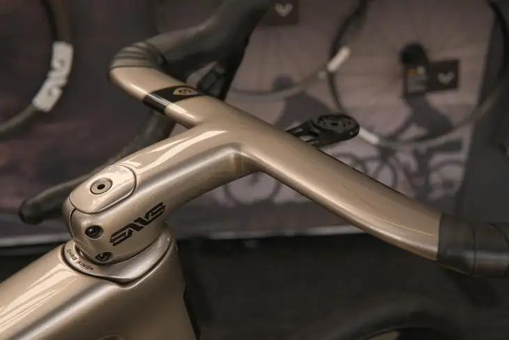 VELO 2025 海獭经典赛 超酷好物 _ ENVE Melee 公路车 限量版 _cannondale 2025