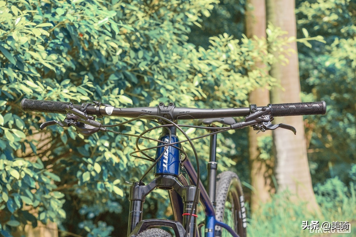 捷安特XTC系列硬尾山地车性能分析_2025款捷安特750 白色_捷安特XTC Advanced SL 29 1评测