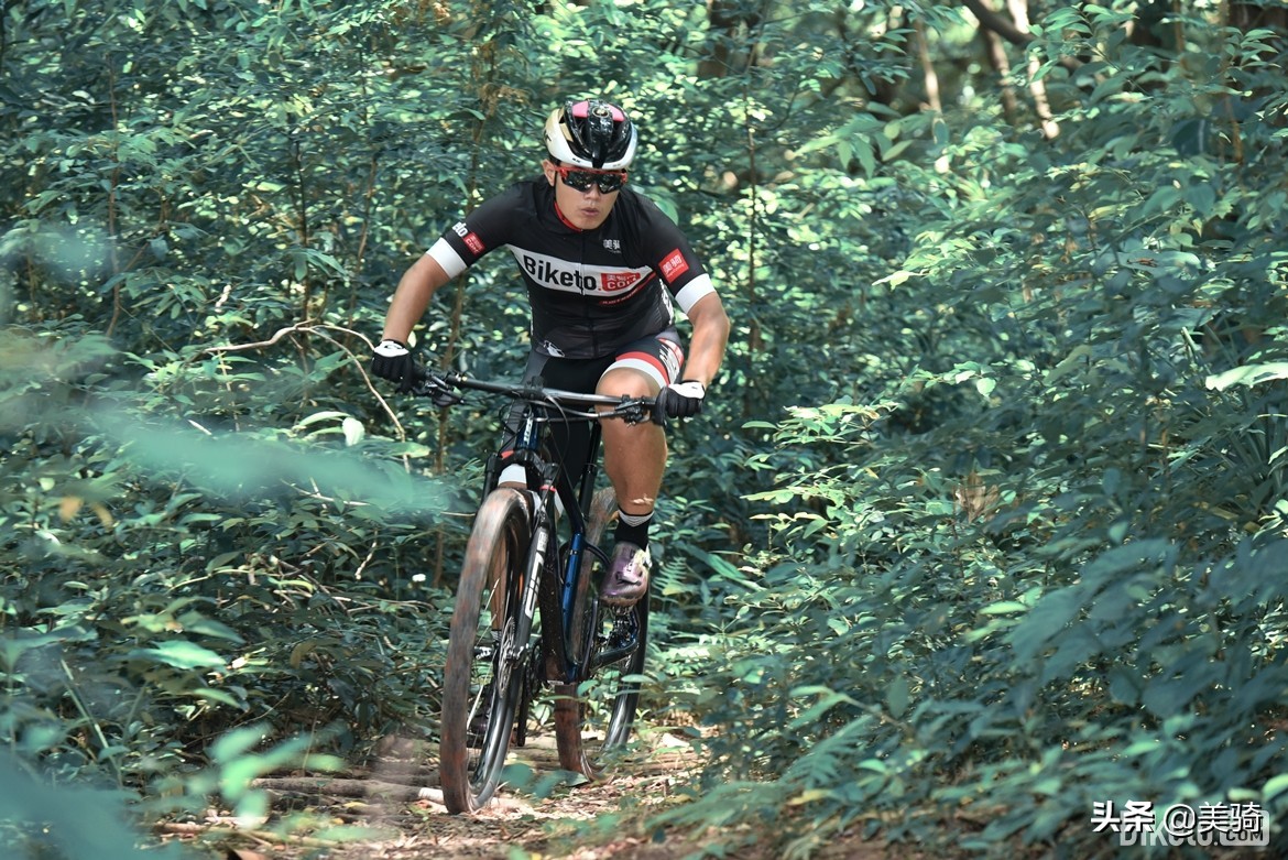 捷安特XTC系列硬尾山地车性能分析_捷安特XTC Advanced SL 29 1评测_2025款捷安特750 白色