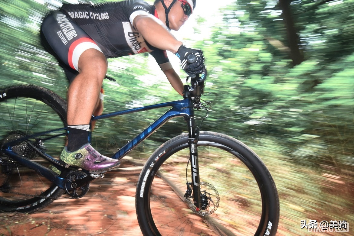 捷安特XTC Advanced SL 29 1评测_2025款捷安特750 白色_捷安特XTC系列硬尾山地车性能分析