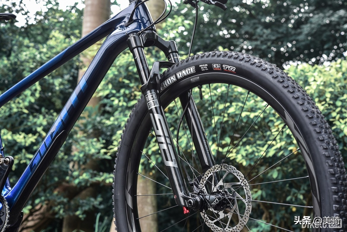 2025款捷安特750 白色_捷安特XTC Advanced SL 29 1评测_捷安特XTC系列硬尾山地车性能分析
