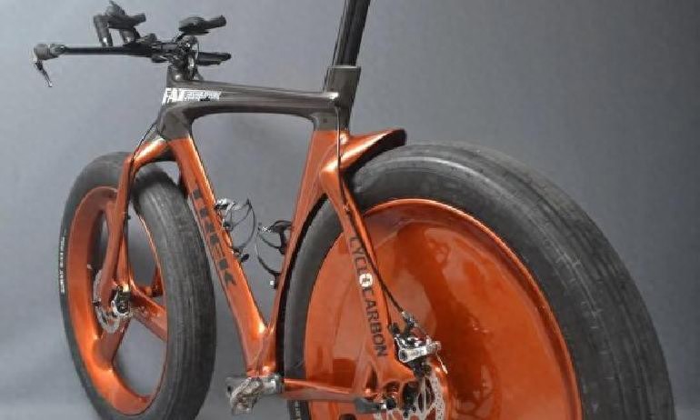 暗网下载 十年前这辆胖胎计时车疯子改装，如今竟预言了整个行业！