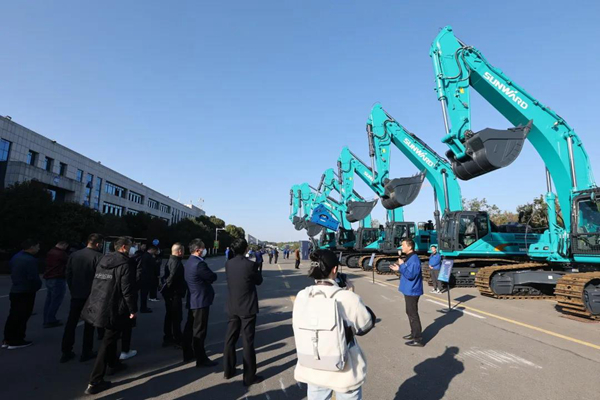 山河智能挖机报价表80_山河智能挖掘机操作教程_山河智能挖掘机提车作业