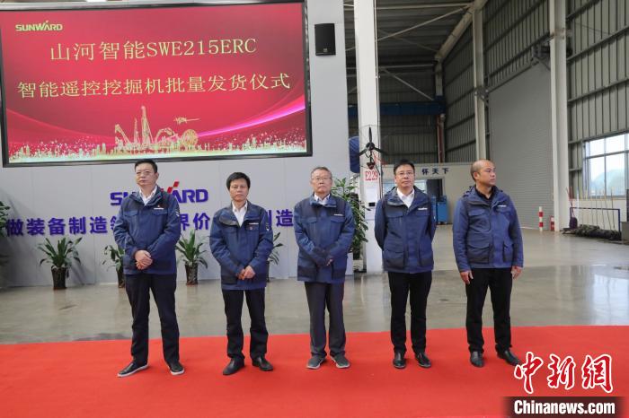 山河智能挖掘机价格查询_山河智能挖掘机提车作业_山河智能挖掘机操作教程