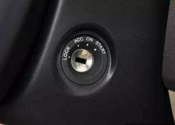 如何正确启动车辆_发动机启动技巧_发动机冲程飞轮的作用