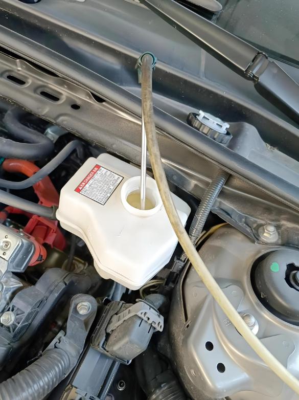 制动液多久换一次_刹车液变质未更换_刹车线汽车