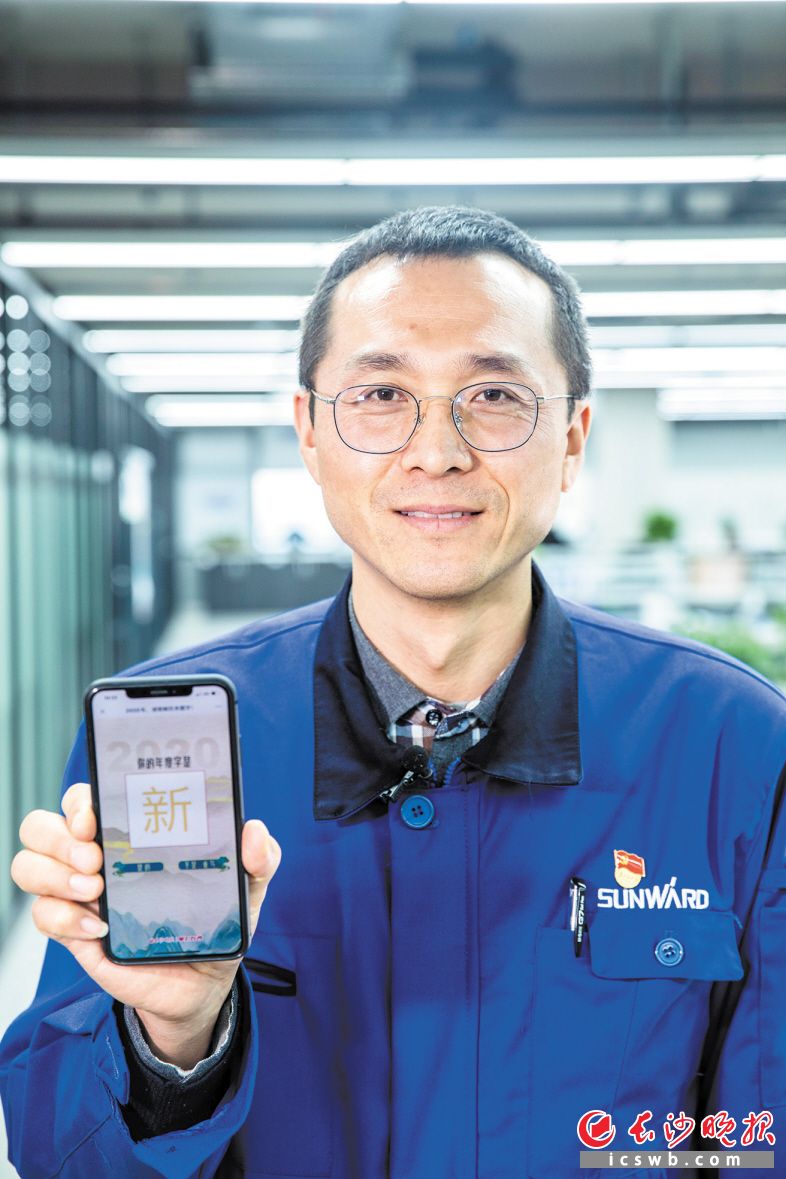 山河智能挖机报价表80_山河智能挖掘机价格查询_山河智能挖掘机提车作业