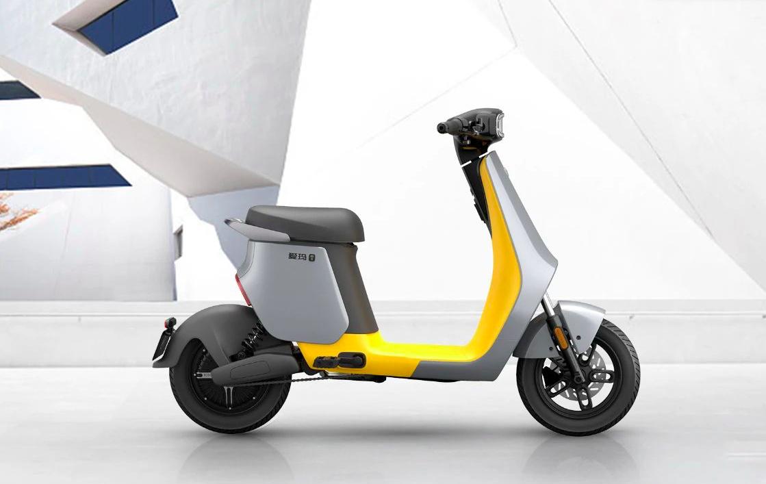 爱玛小爱科幻外观_雅迪 博世电机_电动自行车新国标车型