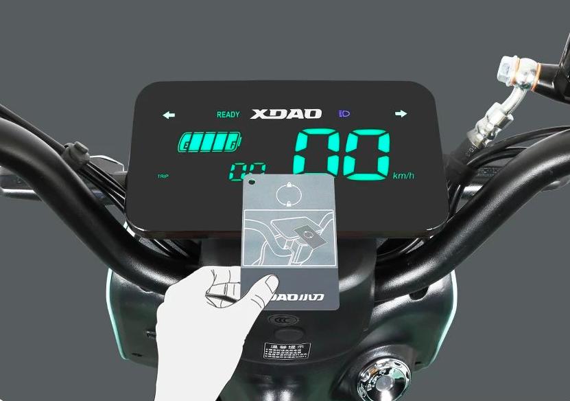 电动自行车新国标车型_爱玛小爱科幻外观_雅迪 博世电机