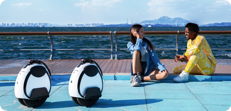 乐行天下科技有限公司2024夏季潮玩新品_智能双轮平衡车乐行天下小圆仔_智能扫地机器人 平衡扭扭车