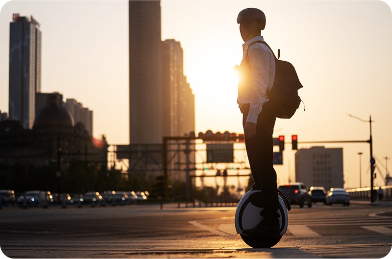 乐行天下科技有限公司2024夏季潮玩新品_智能双轮平衡车乐行天下小圆仔_智能扫地机器人 平衡扭扭车