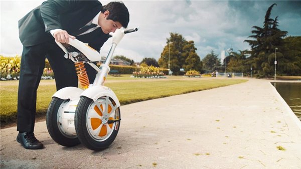 爱尔威A3电动平衡车创新设计_电动平衡车A3型号_爱尔威智能平衡车