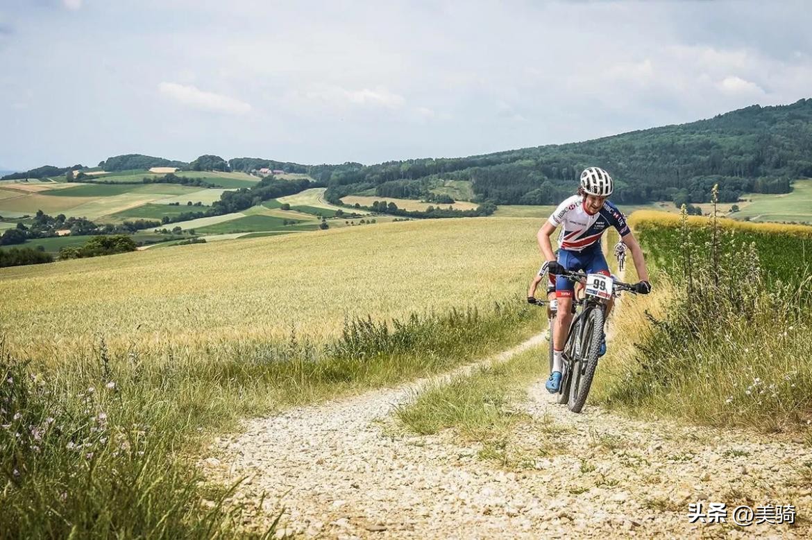 自行车上的车轮是什么_自行车前轮是什么_自行车前轮圈上xc是什么意思