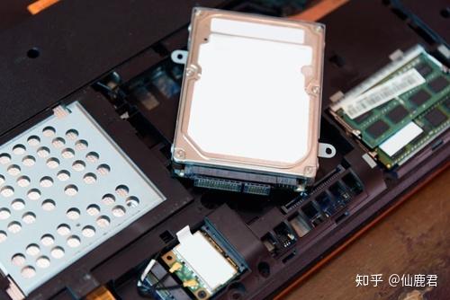固态硬盘类型区别_固态硬盘选购攻略_硬盘中有多张盘片