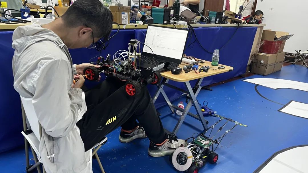 飞思卡尔智能车大赛_全国大学生智能汽车竞赛 江南大学 智能车俱乐部