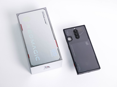 上手评测电竞旗舰红魔8S Pro+,其呈现高能进化态势,着重突出专门主打全方位全能体验的特点 。