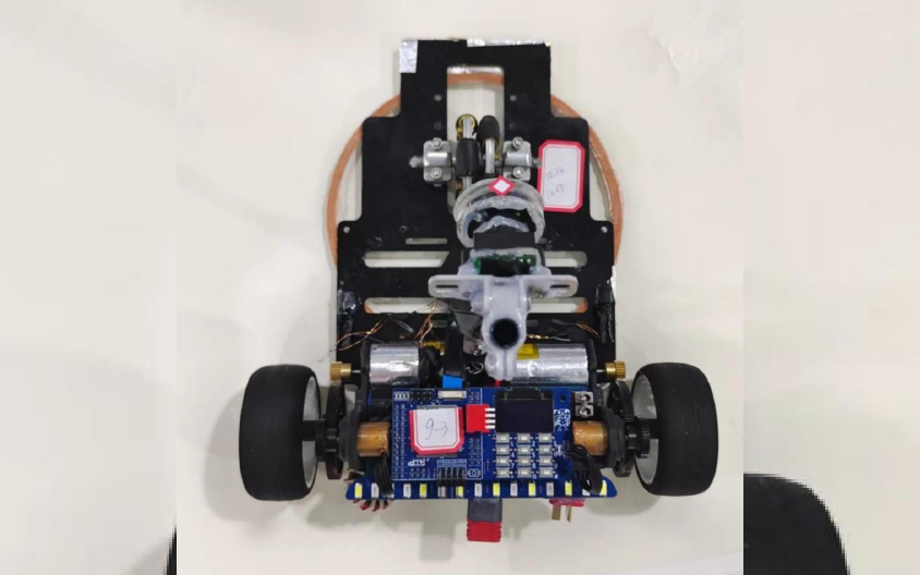 图2.1.1 车模俯视图